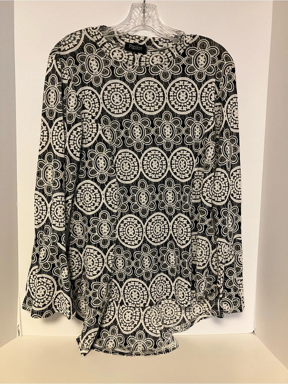 Papillon Geometric Long Sleeve Blouse in Black & White Size XL